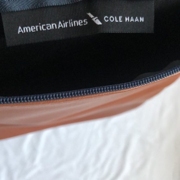 Mini toiletries bag, Cole Haan for American Airlines, Blue & Tan - Picture 5 of 7